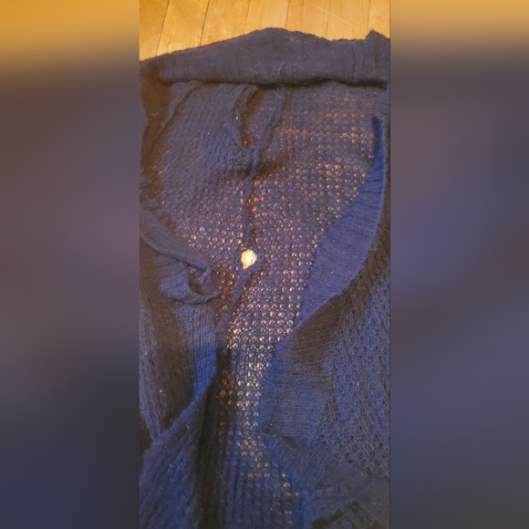 Decree Loose Knit Wrap Top - Picture 4 of 6